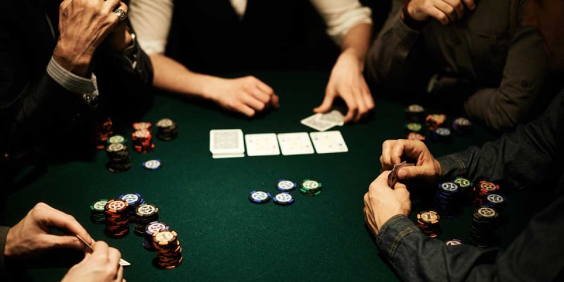 Bật Mí Bí Kíp Chơi Bài Poker Online Đánh Đâu Thắng Đó 2025